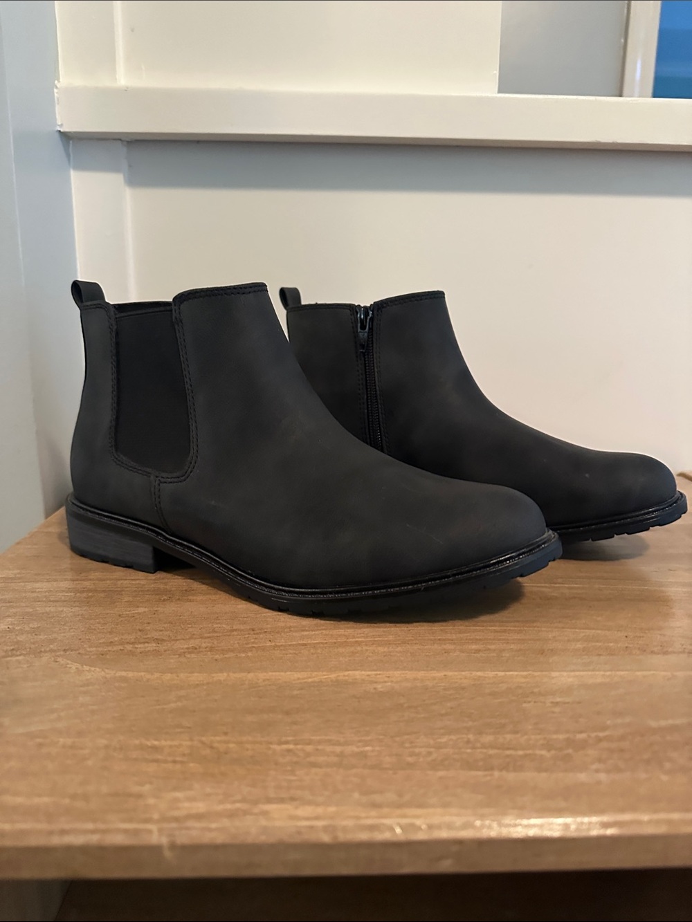 Women’s Black Chelsea Boots - White Mountain